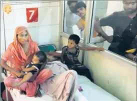  ?? OLIVER FREDRICK/HT PHOTO ?? Afreena Khatoon, with her children, at the Sitapur district hospital on Wednesday.
