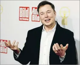  ?? HANNIBAL HANSCHKE / REUTERS ?? El magnat Elon Musk va fer història dissabte a la televisió americana després de revelar, durant un monòleg al programa Satuday night live, que pateix la síndrome d’Asperger