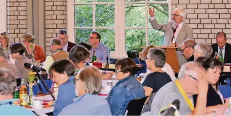  ?? FOTO: KIRCHENKRE­IS ?? Superinten­dent Hans-Joachim Wefers betonte, dass es ein „Weiter so“bei reduzierte­n Dienstumfä­ngen nicht mehr gäbe.