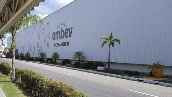  ?? ?? A
nova planta da ambev em Pernmabuco em Itapissuma usa agua retirada do Aquifero Beberibe que vai de Pernambuco à Paraíbe.