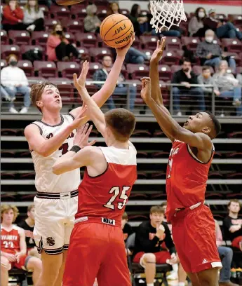  ?? Bud Sullins/Special to Siloam Sunday ?? Siloam Springs junior guard Josh Stewart takes the ball to the basket as Vilonia’s Asher Middleton, middle, and Dashun Spence defend on the play Friday at Panther Activity Center. Siloam Springs completed the season sweep of the Eagles with a 68-61 victory.