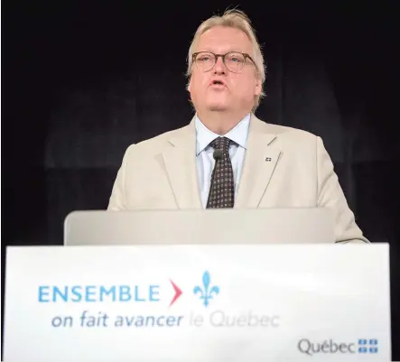  ?? PHOTO AGENCE QMI, JOËL LEMAY ?? Le ministre de la Santé et des Services sociaux Gatéan Barrette a annoncé hier, à Montréal, qu’une entente avait été conclue entre le gouverneme­nt du Québec et les fabricants de médicament­s génériques.