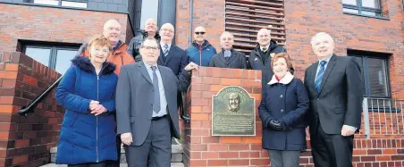  ?? ?? Unveiling Johnny Hubbard’s daughter Linda Burridge is pictured along with councillor Philip Saxton, the council’s housing convenor, and friends of Hubby at the opening of the flats – named Johnny Hubbard Court