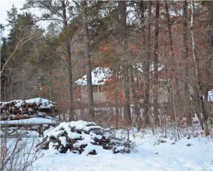  ?? PHOTOS BY JAMES B. NELSON/USA TODAY NETWORK ?? Jake Patterson allegedly held Barron County teenager Jayme Closs captive for months in this home in the Eau Claire Acres subdivisio­n in Gordon, Wis.