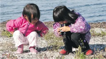  ??  ?? A report by Nature Canada encourages parents to limit their kids’ time spent on devices and to take them outside.