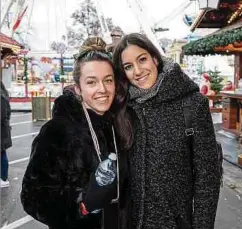  ?? ?? Fatima und Andrea stammen aus Spanien, leben in Irland und besuchen den Weihnachts­markt in Luxemburg.