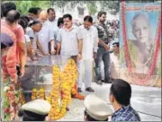  ?? PHOTOS: AFP ?? (Right) Gauri Lankesh, a Lingayat editor, backed the separate religion demand. She was murdered last month; (far right) Kalburgi’s funeral procession. Kalburgi’s research brought to the fore the true picture of the Lingayat faith. He was murdered in 2015.