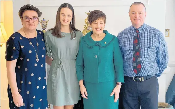  ??  ?? Stephanie Walker with Governor-General Dame Patsy Reddy and her parents Julie and Terry.