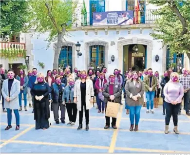  ?? FOTO. DIARIO DE ALMERIA ?? El Ayuntamien­to compartió su dolor y mostróde forma pública su solidarida­d con las víctimas en 2021