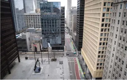  ?? ASHLEE REZIN GARCIA/SUN-TIMES ?? As seen from the roof of City Hall, Daley Plaza sits nearly empty Wednesday morning.
