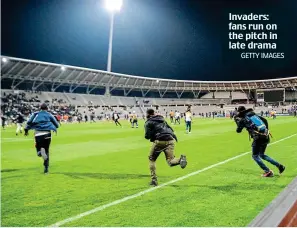  ?? GETTY IMAGES ?? Invaders: fans run on the pitch in late drama