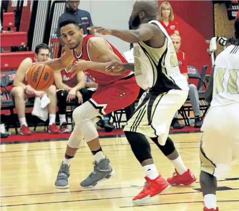  ?? PHOTO SPECIAL TO POSTMEDIA NETWORK ?? The men’s basketball split a pair of games at the 2016 RBC Classic at the Bob Davis Gym