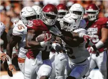  ??  ?? Oklahoma’s Samaje Perine (32) rushed for 214 yards and two touchdowns against the Longhorns.