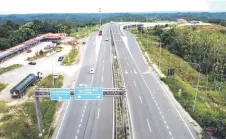  ?? — Bernama photo ?? The potential for the Pan Borneo Highway to connect with Nusantara could further boost economic ties between Malaysia and Indonesia, an economist highlighte­d.