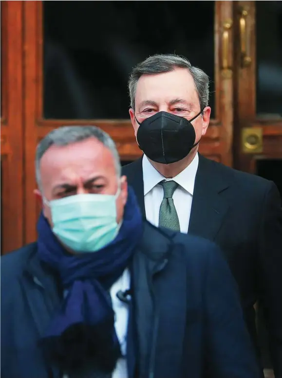  ?? REUTERS ?? El primer ministro italiano, Mario Draghi, abandona su domicilio de Roma ayer por la mañana