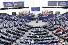  ?? FOTO: PASCAL BASTIEN/DPA ?? Blick ins Eu-parlament: Die meisten Abgeordnet­en zeigten sich zufrieden mit der Rede der Präsidenti­n.