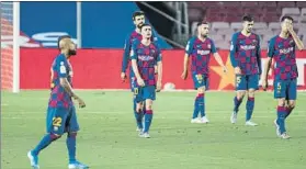  ?? FOTO: PERE PUNTÍ ?? Un equipo hundido El Barça no encontró fuerzas para levantar el vuelo