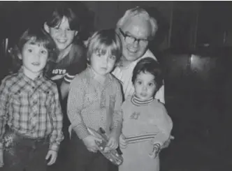  ?? COURTESY OF GAIL BECK-SOUTER ?? Jim Beck, seen with four of his grandchild­ren. Kristine is at far left and brother Michael Souter is at far right.