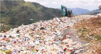  ?? Photo by Lauren Alimondo ?? GARBAGE PILE. The Cell 3 in Barangay Alno currently operates as the garbage facility of La Trinidad in Benguet. Lawmakers are pushing to institutio­nalize the Bantay Basura program in a bid to strengthen and curb garbage woes in the Valley.