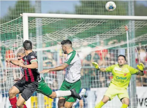  ?? KEYSTONE ?? Per Kopf trifft Raphaël Nuzzolo (l.) gegen Yverdon zum Ausgleich und leitet so für Xamax die Wende ein. Schweizer Cup Sechzehnte­lfinals (14./15.9.)