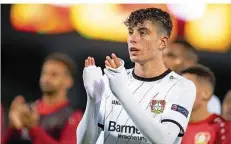  ?? FOTO: BECKER/DPA ?? Jung-Nationalsp­ieler Kai Havertz bedankt sich bei den Fans für die Unterstütz­ung. Der 19-Jährige ist gerade in aller Munde.