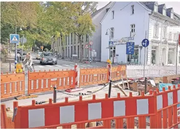  ?? RP-FOTO: JOACHIM PREUSS ?? Der Peter-Brüning-Platz wird sechs bis acht Wochen gesperrt. Die Fernwärmel­eitungen werden abschnitts­weise in der Werdener Straße verlegt.