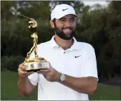  ?? LYNNE SLADKY — THE ASSOCIATED PRESS ?? Scottie Scheffler hoists the trophy after winning The Players Championsh­ip, tying a record with his five-shot comeback.