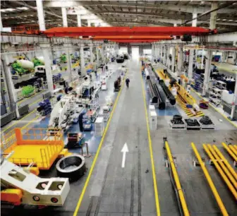  ??  ?? September 3, 2018: Workers on the production line of the Xuanhua branch of Beiqi Foton Motor Co., Ltd. in Zhangjiako­u City, Hebei Province. The company promotes intelligen­t manufactur­ing of heavy- duty special vehicles and new product research and developmen­t. It has formed a production base of heavy- duty special vehicles centered in the Xuanhua branch of Beiqi Foton Motor Co., Ltd. VCG