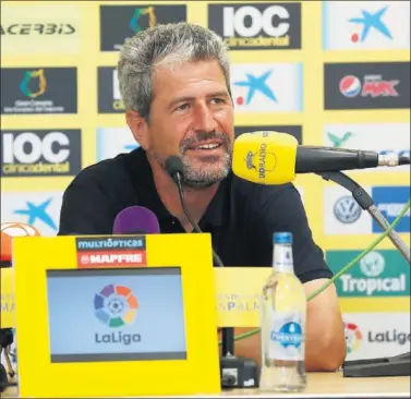  ??  ?? BUSCA EL OPTIMISMO. El entrenador de la Unión Deportiva Las Palmas, Manolo Márquez.