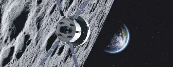  ?? FOTO: SIEGFRIED MONSER/NASA/DPA ?? Die Computergr­afik zeigt die Raumkapsel „Orion“, wie sie am Mond entlang fliegt.
