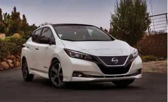  ?? NISSAN PHOTOS ?? The Nissan Leaf, which was unveiled recently in Las Vegas, can travel 241 kilometres, the company says.