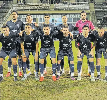  ?? HEVA ?? Hay equipo. Brown sueña con la Primera y visitará el domingo a Central Córdoba en Santiago del Estero.