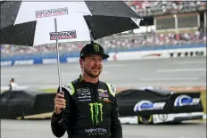  ?? BUTCH DILL — THE ASSOCIATED PRESS ?? Kurt Busch walks back to garage during a rain delay at a NASCAR Cup Series auto race at Talladega Superspeed­way in Talladega, Ala., Sunday.