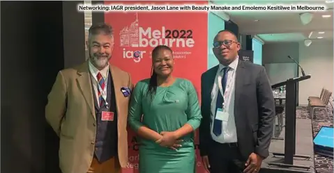  ?? ?? Networking: IAGR president, Jason Lane with Beauty Manake and Emolemo Kesitilwe in Melbourne