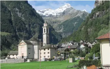  ?? CONTRIBUTE­D PHOTO ?? The picturesqu­e Centovalli area surrounded by the Swiss Alps. Centovalli means “a hundred valleys.”