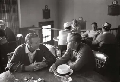  ??  ?? Palmer and Jack Nicklaus swap stories in the clubhouse at Laurel Valley in 1965