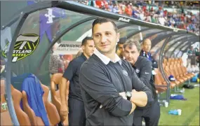 ?? Craig Mitchelldy­er / Associated Press ?? FC Kansas City head coach Vlatko Andonovski watches from the sideline before the 2015 NWSL soccer championsh­ip in Portland, Ore.