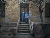  ?? HEBA KHAMIS — THE NEW YORK TIMES ?? Fathy, who did not want his last name used, and his wife, Mona, stand outside their home next to the tomb of Neshedil Qadin, a consort of a 19th-century Egyptian ruler.