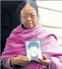  ?? BIKRAM SASHANKER/HT ?? Kishore Gurung shows the picture of his father who he lost along with his two brothers during the 198587 unrest. (Right) Tara with the picture of her son Bhupen Mothay who laid down his life in June 1987 for the cause of a separate Gorkhaland state.