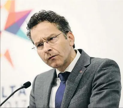  ?? DOMENIC AQUILINA / EFE ?? Jeroen Dijsselblo­em, el qüestionat president de l’Eurogrup