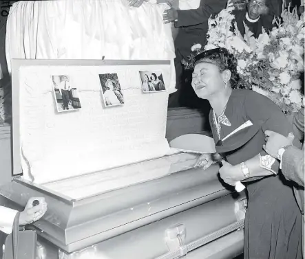  ?? CHICAGO SUN-TIMES/THE ASSOCIATED PRESS ?? Mamie Till weeps the 1955 funeral for her son Emmett Till, top, after ordering his casket be opened. The woman at the centre the murder trial later admitted she lied on the stand.