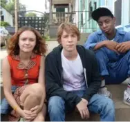  ?? FOX SEARCHLIGH­T PICTURES ?? From left, Olivia Cooke, Thomas Mann and RJ Cyler star in Me and Earl and the Dying Girl. The film was a double prize winner at Sundance 2015.