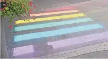  ?? FOTO: SAMLA.DE ?? Einen Regenbogen-überweg, wie ihn Unbekannte in Krefeld mit Kreide auf die Straße malten, wird es in Düsseldorf nicht geben.