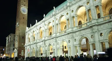  ??  ?? Simbolo La Basilica Palladiana monumento Unesco dal 1994, è stata riconosciu­ta monumento nazionale nel 2014