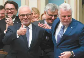  ?? JACQUES BOISSINOT LA PRESSE CANADIENNE ?? Le ministre des Finances, Carlos Leitão, et le premier ministre, Philippe Couillard