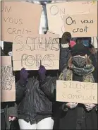  ??  ?? Une manifestat­ion d’étudiants devant Sciences po Strasbourg, le 12 février.