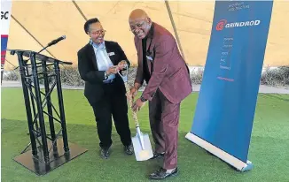  ?? Picture: DENEESHA PILLAY ?? DAY ONE: Ngqura port manager Tandi Lebakeng and Oiltanking Grindrod Calulo chair Mkhuseli Faku at the sod-turning ceremony on Thursday