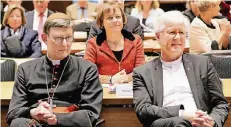  ?? FOTO: IMAGO ?? Der Kölner Kardinal Rainer Maria Woelki (l.) und der EKD-Ratsvorsit­zende Heinrich Bedford-Strohm während der Synode in Bonn.
