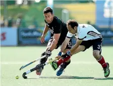  ?? JAN KRUGER/GETTY IMAGES ?? New Zealand’s Kane Russell (left) received a yellow card in the 60th minute of the Black Sticks’ loss to Belgium.