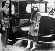  ??  ?? A little gift for you, darling: Clarence Gasque presents the finished car to wife Maude in 1927